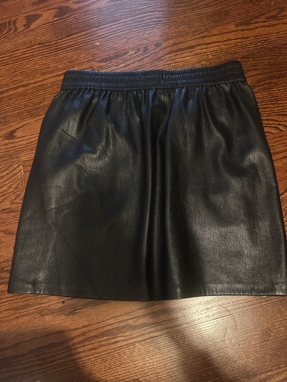 NEW Babaton Mini skirt
Black Faux Leather Mini Skirt - Elastic Waist